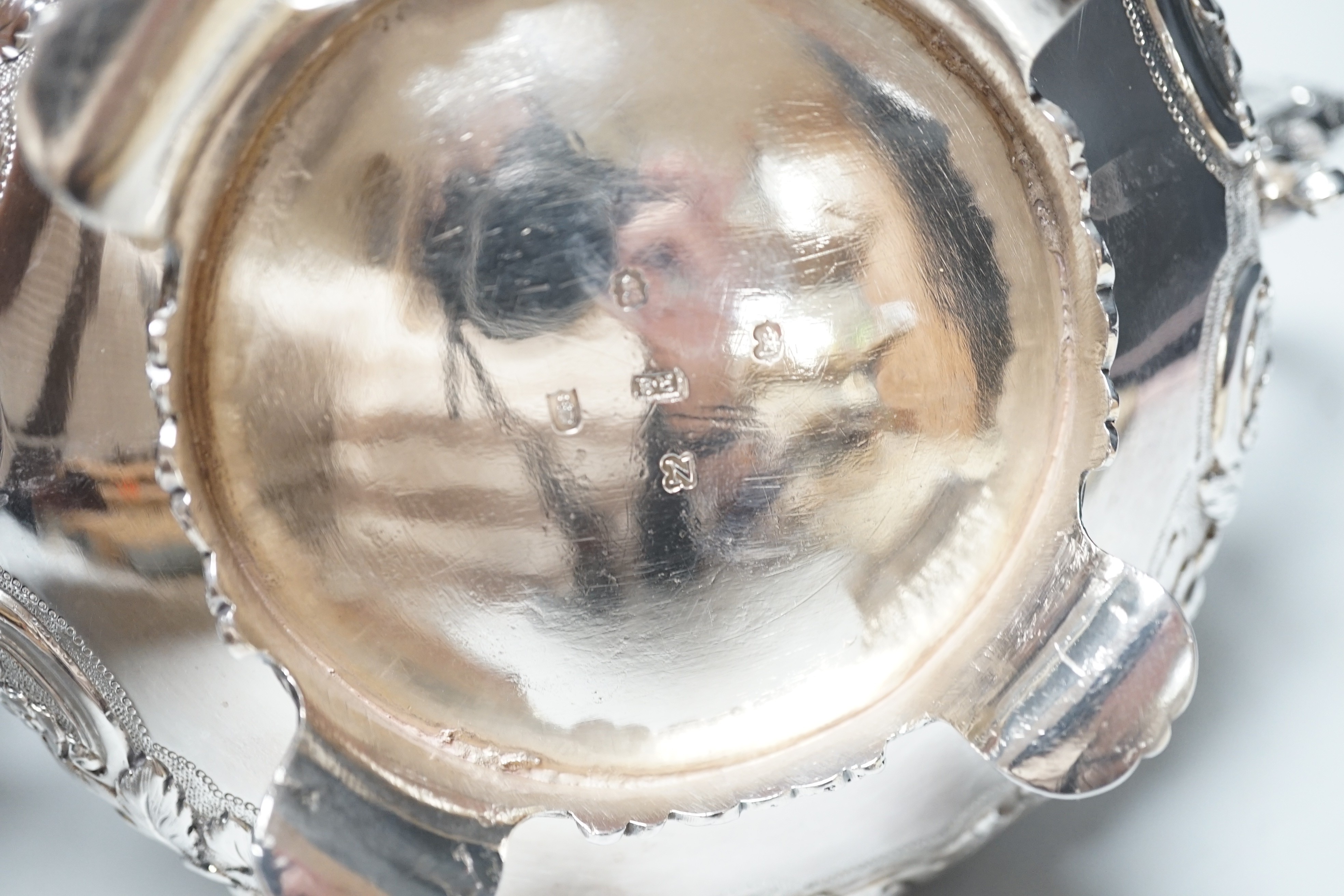 A William IV Irish cast silver two handled sugar bowl, Dublin 1833, by Richard Sawyer, 23.9cm over handles, 14.5oz.